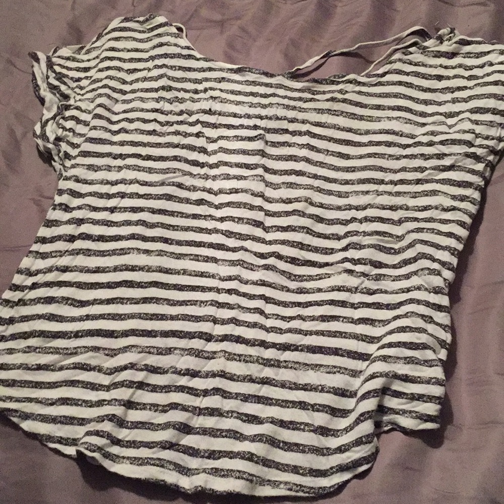 Flowy crop top. Cross cross back